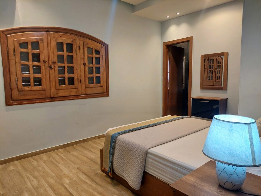 Marina 5 chalet Master Bedroom 1